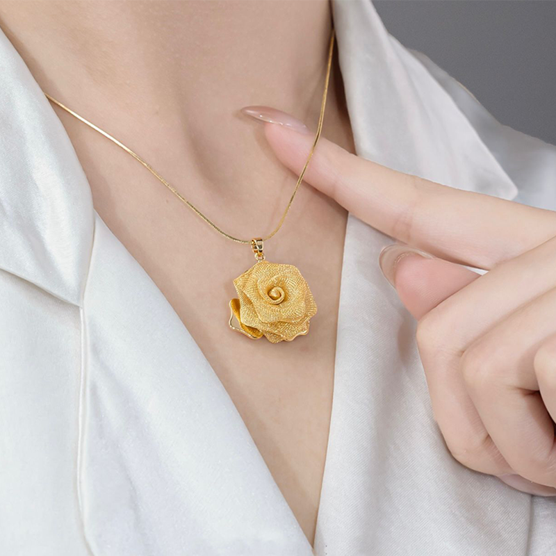 🌹Könnyű és luxus rózsa nyaklánc