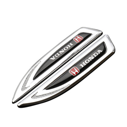 Univerzális autómatrica logóval, fém, személyre szabott (2 db)