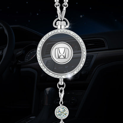 Autó aromaterápiás logós medál fémből és gyémántokból