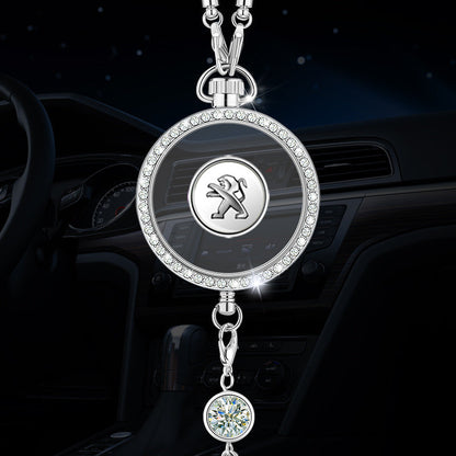Autó aromaterápiás logós medál fémből és gyémántokból