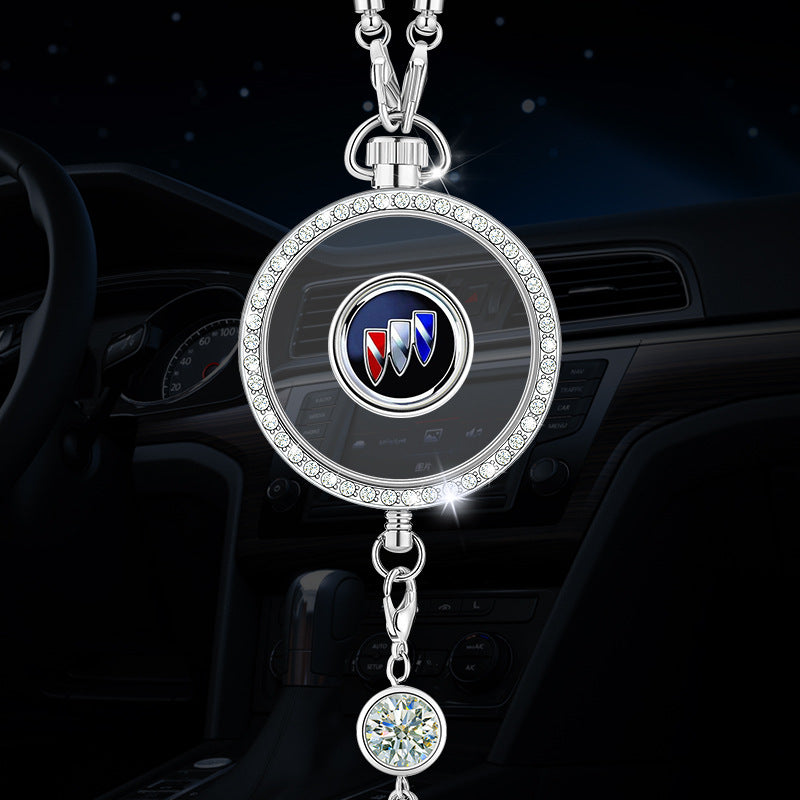 Autó aromaterápiás logós medál fémből és gyémántokból