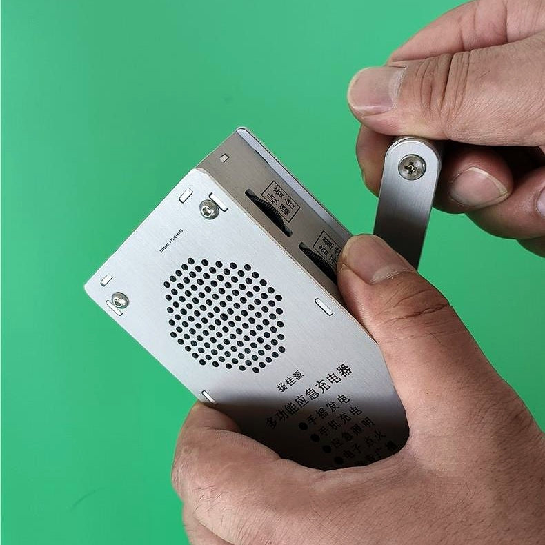 🔋 Kézzel működtethető vészhelyzeti áramforrás – zseblámpa, öngyújtó és külső akkumulátor (1000mAh)