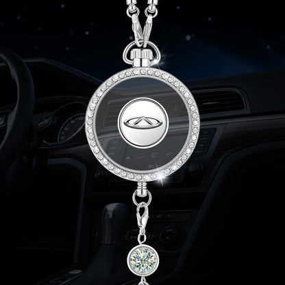 Autó aromaterápiás logós medál fémből és gyémántokból