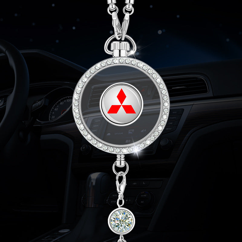 Autó aromaterápiás logós medál fémből és gyémántokból