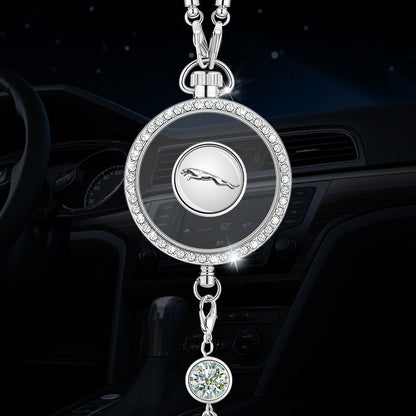Autó aromaterápiás logós medál fémből és gyémántokból